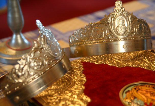 Sfânta Scriptură și Sfintele Canoane pedepsesc cu excomunicarea (afurisirea) pe cei ce săvârșesc căsătorii mixte între ortodocși și eretici, astfel de căsătorii fiind nule