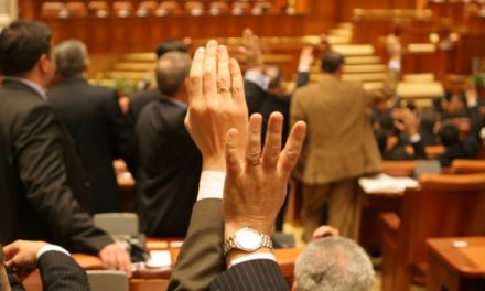 Deputații AU TRÃDAT încrederea a 3 milioane de români care au cerut revizuirea Constituției României