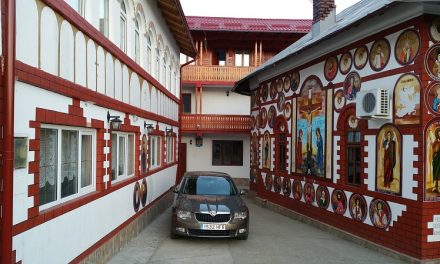 Noi măsuri pentru a-i izgoni pe monahii de la măn. Lacul Frumos. Starețul Sebastian Mihalcea smulge ușile și ferestrele chiliilor