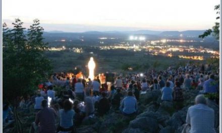 ATENȚIE MARE! Sfântul IOAN GURĂ DE AUR: De ce uneori VRĂJITORII îi fac pe bolnavi SĂNĂTOȘI iar DRACII chiar TĂMĂDUIESC?