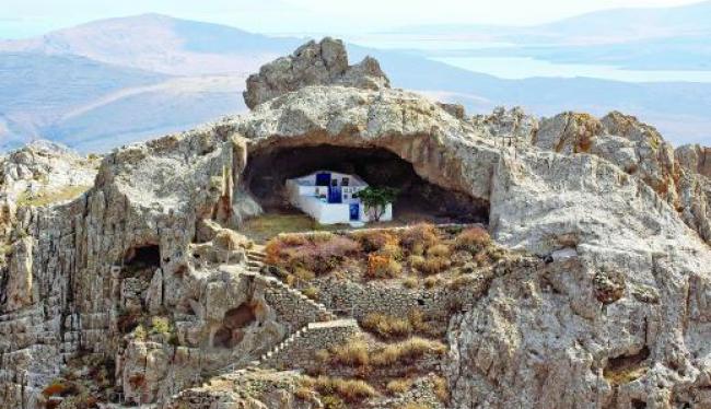 Biserica Maicii Domnului… fără acoperiș