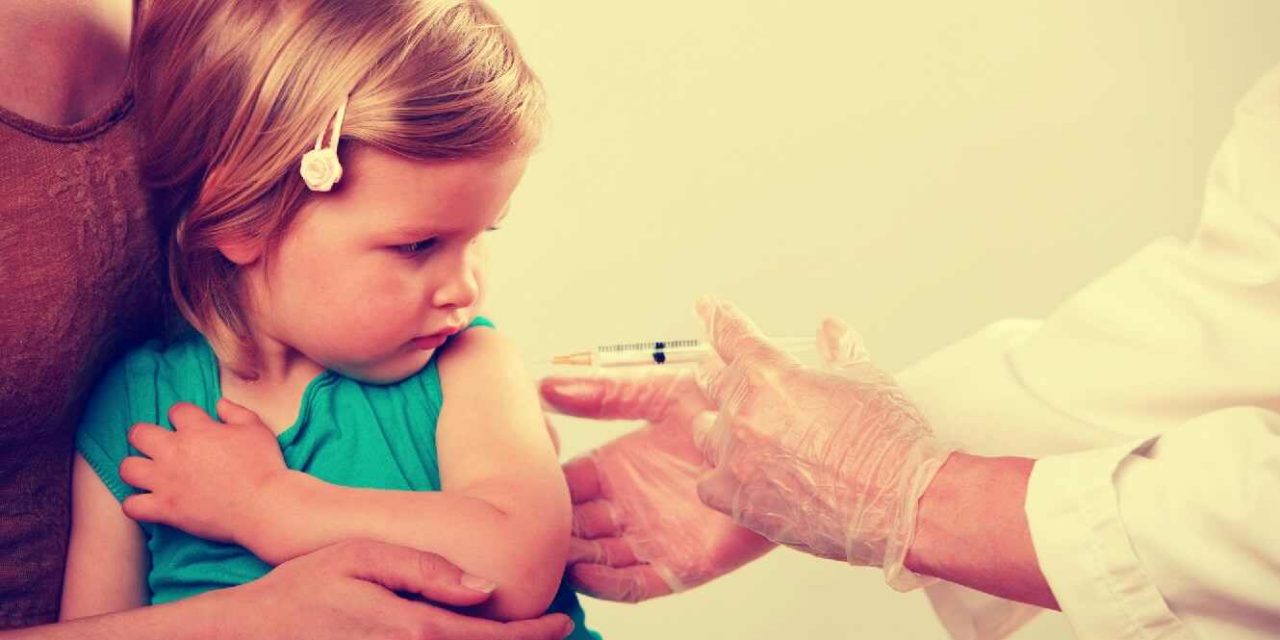 Asociaţia Juriştilor pentru Apărarea Drepturilor şi Libertăţilor susține că legea vaccinării este un proiect abuziv