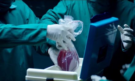 TRANSPLANTUL – ucidem “donatori” ca să “salvăm” vieţi / MOARTEA CEREBRALĂ nu este MOARTE / Cei aflaţi în moarte cerebrală plâng când sunt tăiaţi şi li se scot organele / De ce sunt anesteziaţi morţii în timpul prelevării de organe? / CE LUCRURI TERIFIANTE NI SE ASCUND?