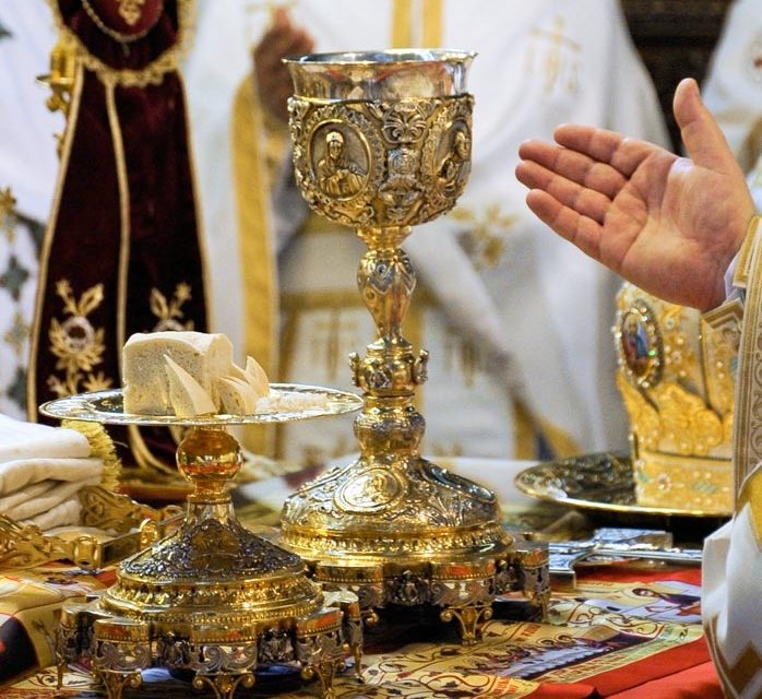 Pericolul scurtării slujbelor bisericeşti