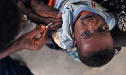 Ce se află în spatele EPIDEMIEI DE RUJEOLĂ din SUA? / Între 2000 și 2008, comunitatea somaleză a avut CEA MAI MARE RATĂ DE VACCINARE / CIFRE: În 1980, 1 din 10 000 DE COPII era diagnosticat cu AUTISM / În 2013, 1 din 50 DE COPII este diagnosticat cu AUTISM