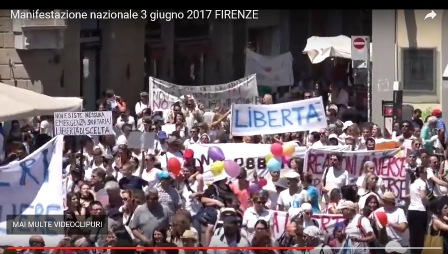 Interzis la tv românești: VIDEO – ITALIENII au ieșit ÎN STRADĂ pentru a PROTESTA împotriva LEGII VACCINĂRII OBLIGATORII (si lor le iau copiii). NOI CE FACEM?