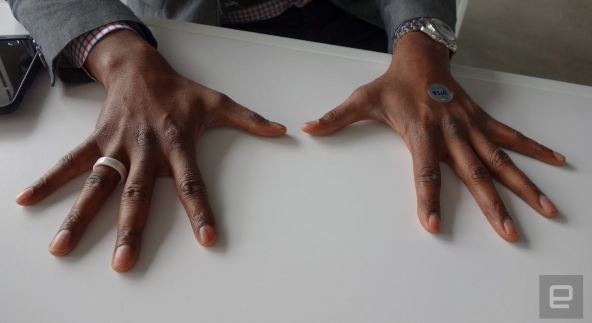 Tehnologii NOI pentru plăţi, dezvoltând SEMNUL FIAREI: VISA a creeat un sticker cu CIP de lipit pe MÂNĂ. Deasemenea, VISA îţi vrea locuintâţa transformată într-o CASĂ de MARCAT