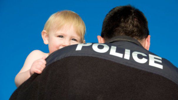 Lege pentru CONFISCAT copiii în Canada. STATUL îți răpește COPILUL dacă nu îi respecți „IDENTITATEA SEXUALĂ”