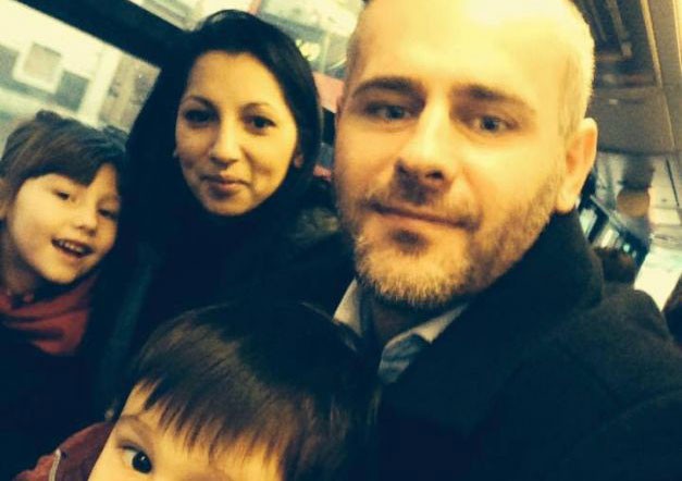 PROTEST EXTREM. Florin Barbu, românul căruia statul englez i-a luat copiii și i-a dat spre adopție unui cuplu de homosexuali, va intra în greva foamei