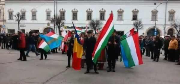 Mesajul puternic al unei fete cu origini maghiare: Nu cunoști limba română deși te-ai născut în România? Pai mută-te-n Ungaria, ungure! Chiar atât de josnici să fim, să ajungem să facem negoț cu identitatea unei țări?