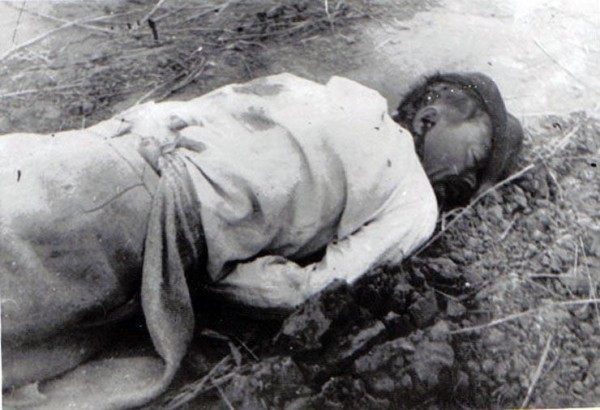 29-31 iulie 1949. Răscoalele din Bihor și Arad sunt reprimate sângeros de autoritățile comuniste. Țăranii au fost obligați să-și predea recolta însoțiți de lăutari