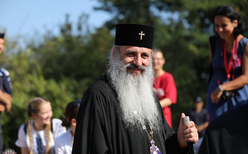 Întâlnirea tinerilor ecumeniști 2017. ”Preoți” în sutane prinși în horă, concert rock, imn sectar…