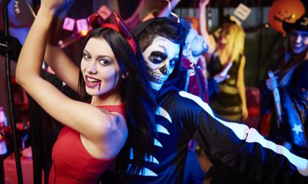 Ne ÎNDRĂCIM tot mai MULT. Petrecerile de Halloween, un fenomen care ia AMPLOARE în țara noastră