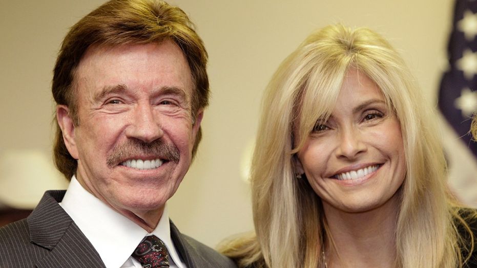 Chuck Norris dă în judecată 11 companii farmaceutice pentru că i-au otrăvit soția: Gadoliniu – metal greu ce rămâne în organism