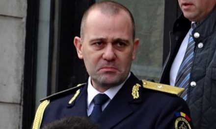 Singurii jurnaliști care au scris despre „bubuitoare tăcere” pe subiectul despre generalului SRI Dumitru Dumbravă, care „consilia” procurori și judecători: La vîrful statului se tace mîlc, cum s-a tăcut după Cernobîl, în 1986