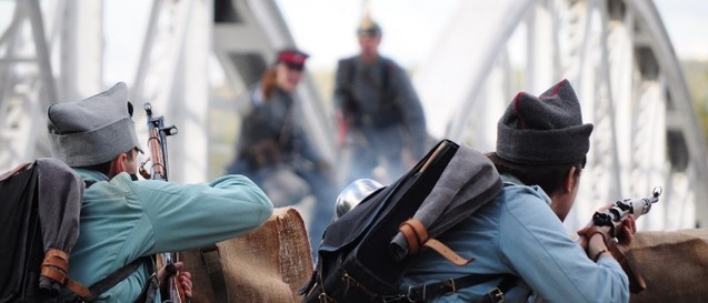 101 de ani de la bătălia de la Podul Jiului. Oameni simpli, bătrâni, copii și femei au spus armatei germane: „Pe aici NU se trece”. Generalul Găvănescul: Și toți aceștia erau veniți aici cu voia lor, neîmpinși de nimeni, nemânați decât de iubirea de țară