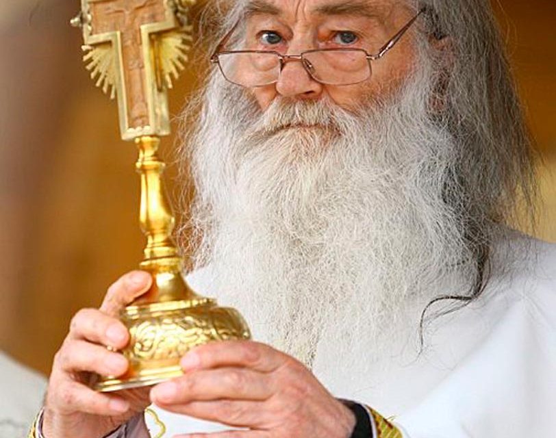 ”Dacă vrem să ne mântuim, trebuie să păstrăm cu orice preț linia Sfinților Părinți” – Pr. Justin Pârvu, 2005