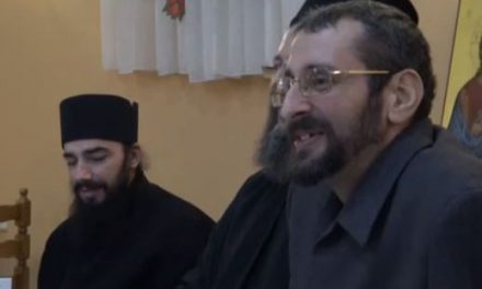 Neoecumeniștii dau înapoi contrazicându-se reciproc