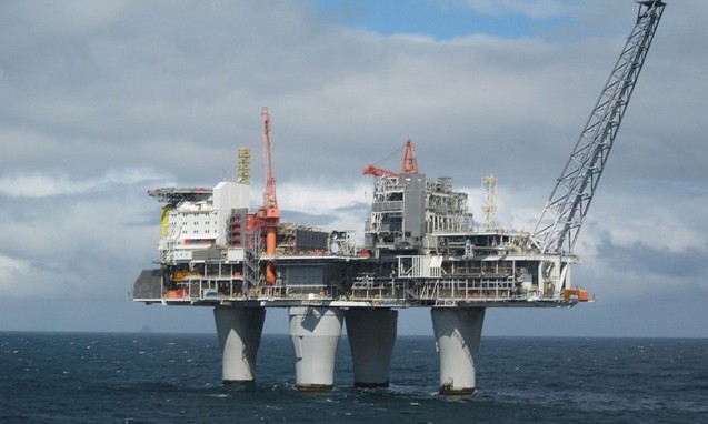 JAF COLOSAL ! ! !  Aproape 100 de miliarde de metri cubi de gaze scose din Marea Neagră vor ajunge la companii străine. România se alege doar cu plaje distruse