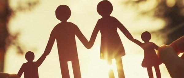 Corectitudinea politică își face loc și la Ministerul Educației Naționale: Părinții și copiii români ar putea fi „educați” să accepte „o nouă cultură familială” și „respect pentru diversitate și încurajarea egalității de gen”