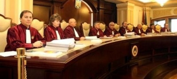 Curtea Constituțională a României NU recunoaște căsătoriile între persoanele de același sex. Miercuri, 18 iulie 2018, CCR a decis să respingă cererea cuplului Coman – Hamilton de a le fi recunoscut mariajul pe teritoriul României și să admită doar dreptul acestora la liberă circulație.
