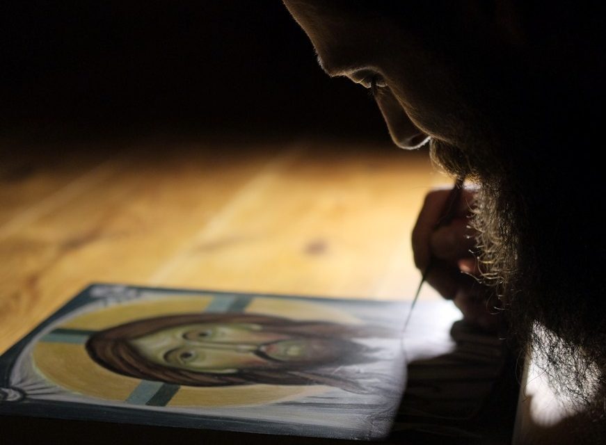 Sinceritatea fără discernământ. Este nevoie de trezvie. Orice ar face omul, s-o facă pentru Dumnezeu. Este nevoie de multă atenţie, prudenţă şi discernă­mânt pentru ca binele să se facă în chip bun şi să folo­sească – Sfântul Paisie Aghioritul
