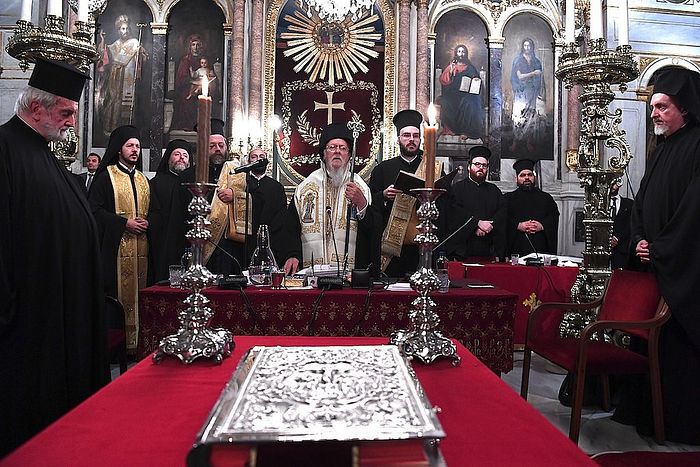Apoteoza papismului estic