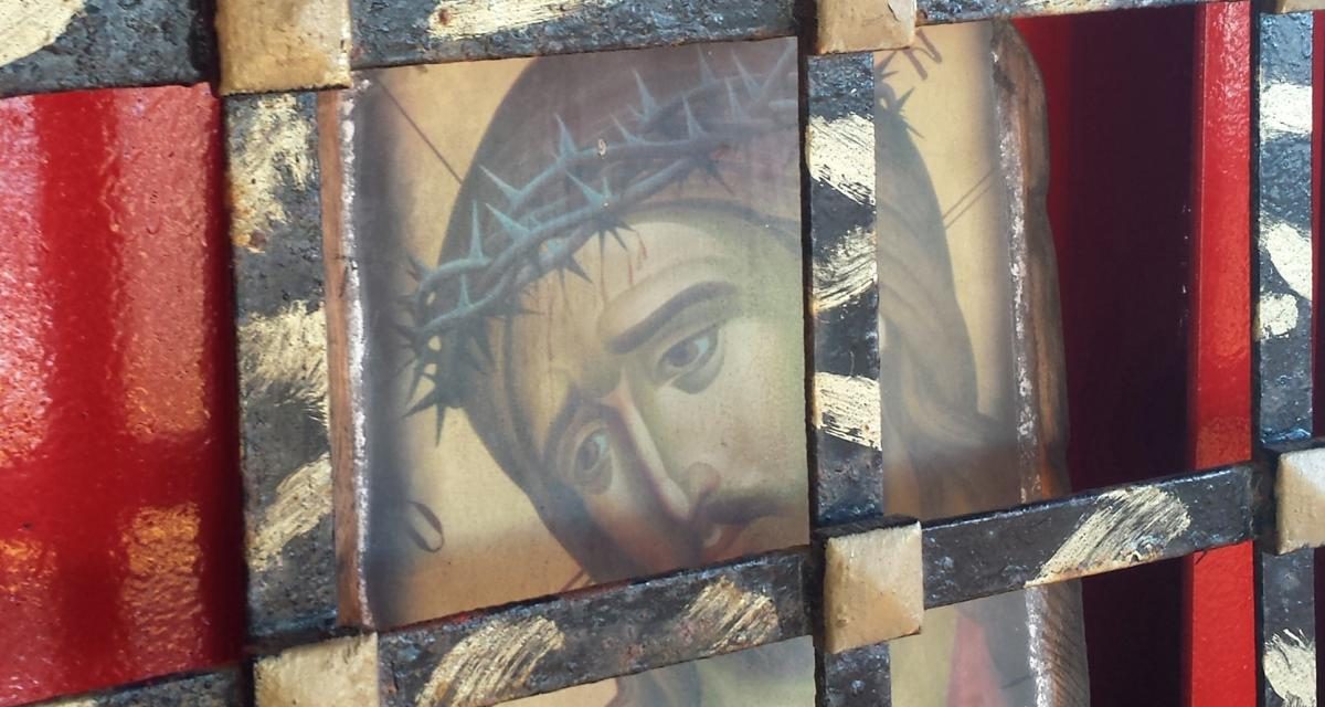 De ce nu trebuie să intrăm în biserici ortodoxe unde se propovăduiesc pe faţă sau în ascuns învăţături antiortodoxe, ecumeniste. De ce ortodocşii nu trebuie a se spovedi la duhovnici ecumenişti, duhovnici care schimbă învăţăturile ortodoxe ale Sfinţilor Părinţi şi ale Bisericii, tîlcuindu-le pe placul ereticilor – Ieromonah Martirie Păduraru