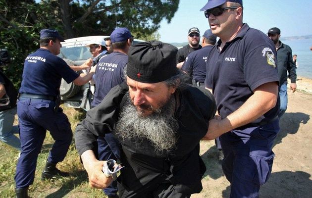 Drepturile omului în Muntele Athos – Mărturia părintelui Maxim de la Marea Lavră