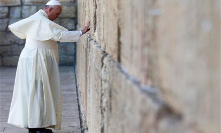 „Portiţe teologice” prin care Antihrist isi va face la momentul potrivit în chip „legal” şi „corect” simţită chemarea şi prezenţa. Lucrarea antihristică a catolicismului. ”Papismul pricepe creştinismul numai unilateral şi orizontal, ca o nouă teocraţie politică, asemenea celei din Vechiul Testament, catolicismul roman în activitatea sa unionistă n-a păşit în calitate de Biserică ci în calitate de stat, de imperiu puternic şi influent care are „dreptul sfânt” (asemenea Jihadului) de a converti toate neamurile folosindu-se de orice metode.”