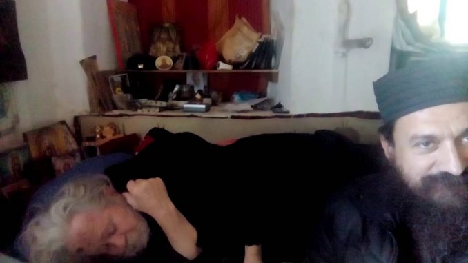 Gheron Sava Lavriotul avertizează că site-ul esxatraxronia și părintele Macarie de la Cutlumuș conduc oamenii spre crearea de grupări stiliste