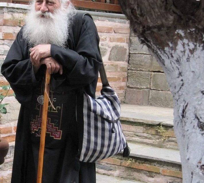 De ce se împuținează bunii povățuitori duhovnicești? Pentru că lumea nu îi merită, nu îi vrea, Îl disprețuiesc pe Hristos sălășluit în ei; lumea are un singur idol: EGO-ul