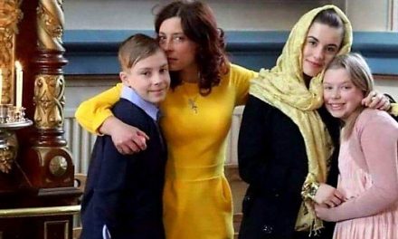 STIGĂTOR LA CER ! ! ! ! ! ! Iată cum își tratează noul guvern român (Orban) cetățenii din diaspora: Ambasada României a spus că nu o poate găzdui pe Camelia Smicală, care a cerut repatrierea în țară. Drept represalii, Finlanda a amenințat-o că nu-și va mai vedea copiii vreodată