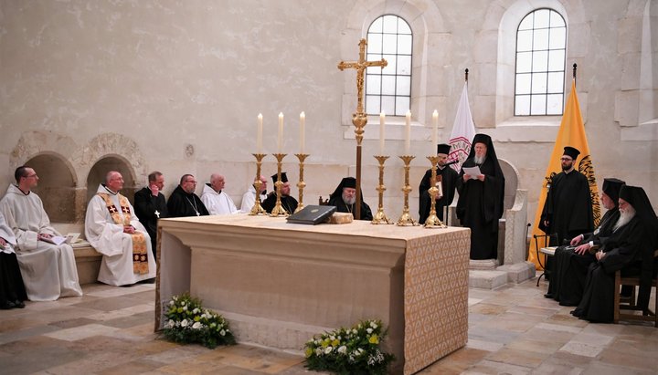 Nu au întrerupt pomenirea ereticului? Acum patriarhul Bartolomeu îi va da pe athoniții ecumeniști pe mâna ereticilor papistași!