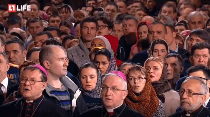 Crăciun în Rusia cu… papistași rugători