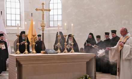 Suntem acum martori ai întinării bisericilor şi Sfintelor Altare cu rugăciuni în comun şi liturghii laolaltă cu eretici