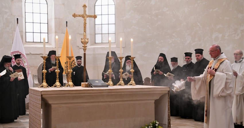 Suntem acum martori ai întinării bisericilor şi Sfintelor Altare cu rugăciuni în comun şi liturghii laolaltă cu eretici