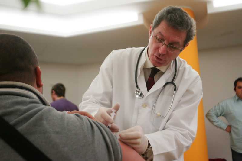Institutul „Matei Balș” pune diagnostice fictive pacienților pentru a deconta mai mulți bani de la buget. Dr. Streinu-Cercel a primit sute de mii de euro de la companiile farma în fiecare an sub formă de donații