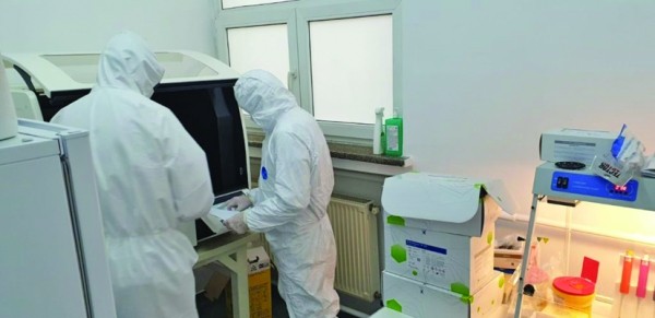 Testele PCR, imprecise. Oameni sănătoși, băgați cu forța în spitale