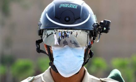 Lumea după coronavirus: Poliţiştii cu căşti de supraveghere ne vor identifica şi ne vor lua temperatura din mers – VIDEO