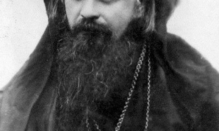 ”De ce există atâta deznădejde şi atâția oameni disperați în epoca noastră? Datorită golirii minții şi a pustietății inimii.” – Sf. Nicolae Velimirovici