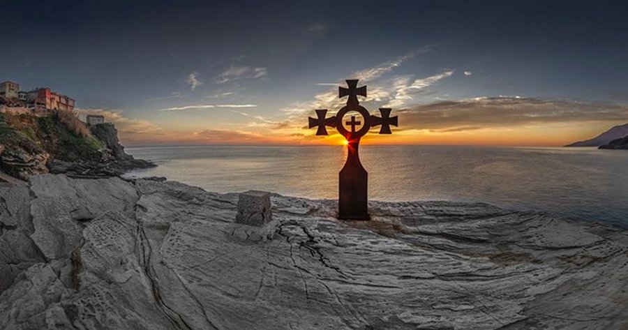 Rădăcina, izvorul și maica oricărui păcat este mândria. Din pricina ei primul om a pierdut viața fericită a raiului. Din pricina ei și diavolul, care l-a înșelat pe Adam, și-a pierdut rangul ceresc de înger.