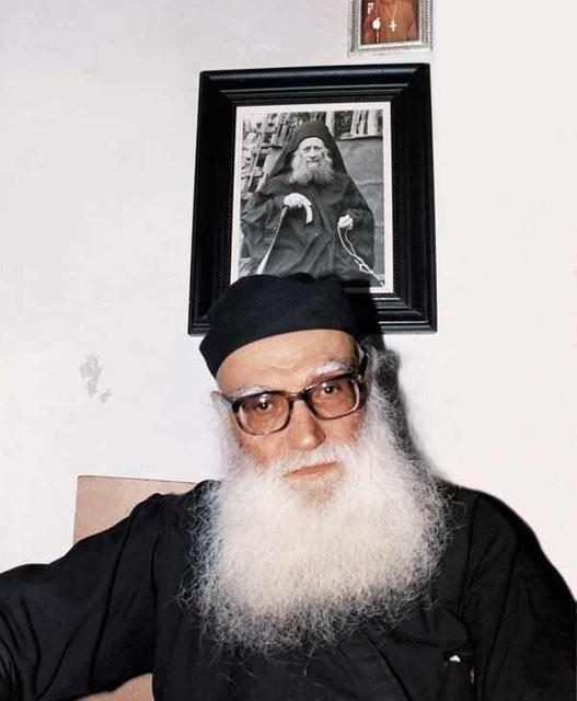 Sfântul Efrem Katunakiotul- „Să insistăm asupra a două lucruri, care reprezintă adevărate «expuneri exacte ale credinței ortodoxe»: căutarea adevăratului sens al vieții duhovnicești și găsirea unui părinte duhovnic stabil și nerătăcit