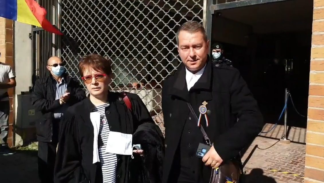 ”Fidelitatea faţă de ţară este sacră.” ”Suveranitatea naţională aparţine poporului român” – Art. 2 și 54 ale Constituției României. Mihai Târnoveanu, judecat pentru vina de a fi român. Judecat pentru poezia Doină, al marelui poet român Mihai Eminescu și pentru Cimitirul Internațional de la Valea Uzului.