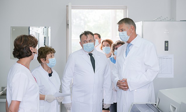 Președintele care te injectează