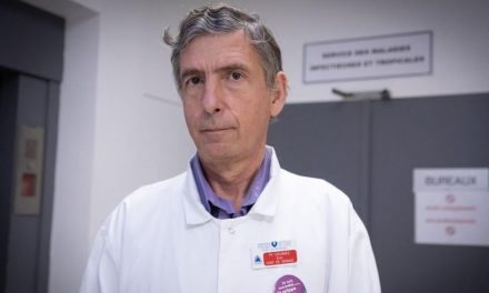 „Nu am văzut niciodată o frecvență atât de mare a efectelor secundare pentru un vaccin”, spune șeful secției de boli infecțioase de la Pitié-Salpêtrière