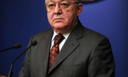 Generalul Corneliu Dobrițoiu consideră că interdicția de deplasare noaptea n-are nici o legatură cu epidemiologia, ci cu faptul că atunci se petrec acțiuni pe care populația nu trebuie să le observe. Și amintește și despre chemtrails