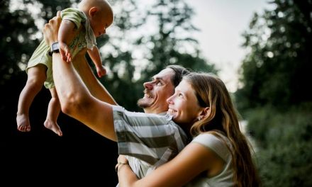 Folosirea cuvintelor „mamă” și „tată”, INTERZISĂ! Parlamentul European, ghid de conversație pentru funcționarii publici