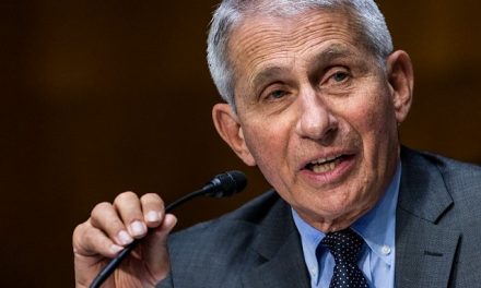 Casa Albă va cere operatorilor de SMS să monitorizeze „dezinformarea” despre vaccinuri în mesajele private. CDC, Fundația Rockefeller și Pfizer se numără printre sponsorii inițiativei