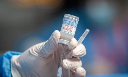 Angajaţii români nu pot fi obligaţi să se vaccineze. Documentul trimis de Ministerul Sănătăţii către Avocatul Poporului